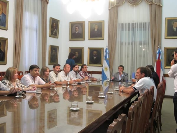 Representantes sindicales se reunieron con el gobernador