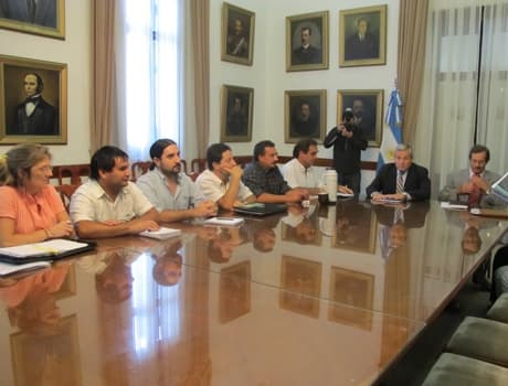 Se constituyeron dos comisiones para discutir la problemática docente