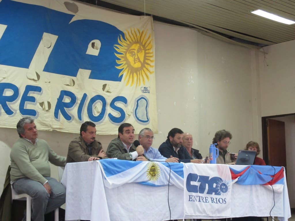 En un masivo plenario, AGMER, ATE y CTA acordaron proponer paro y movilización conjunta a la Casa Gris