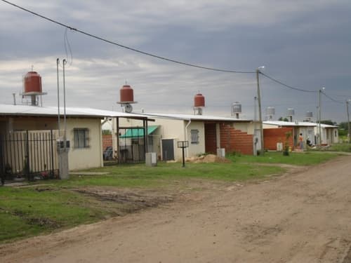 Avanza la construcción de viviendas para docentes en Villaguay