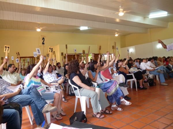 Sesionaron los Congresos Ordinario y Extraordinario de AGMER