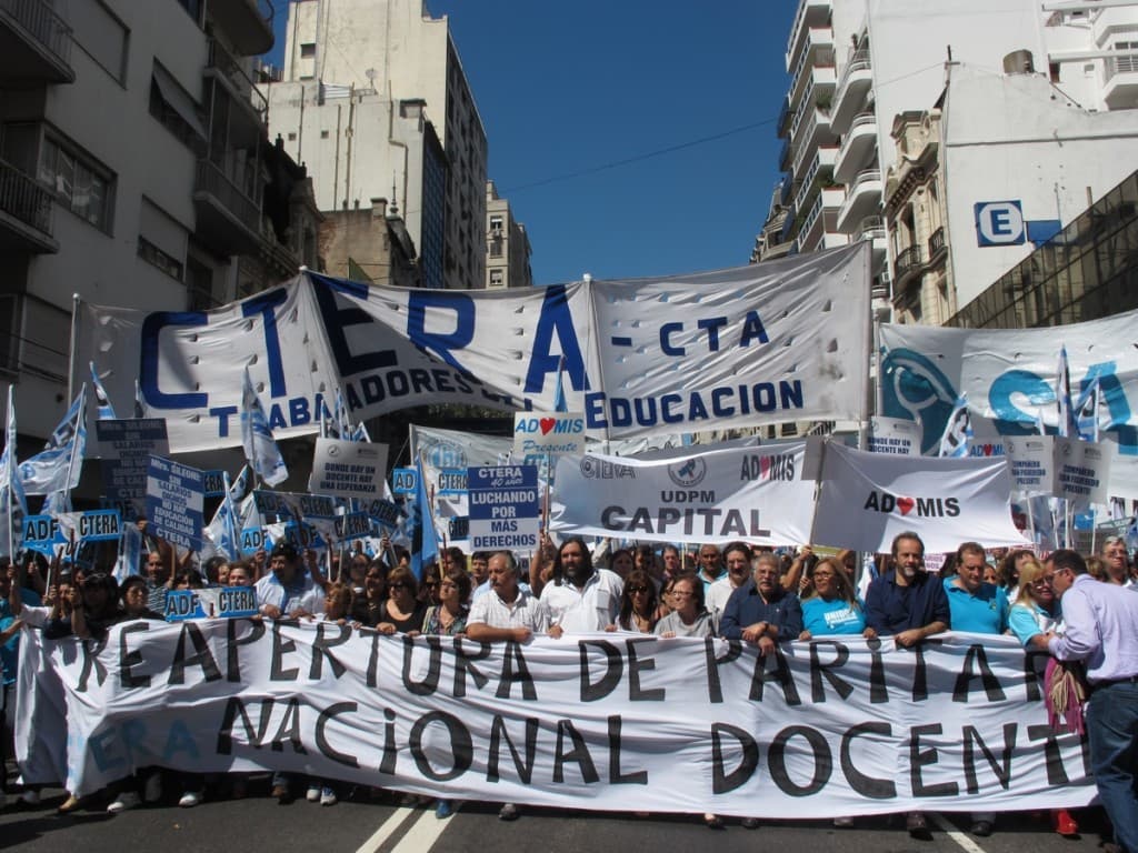 Masiva movilización nacional docente en Buenos Aires