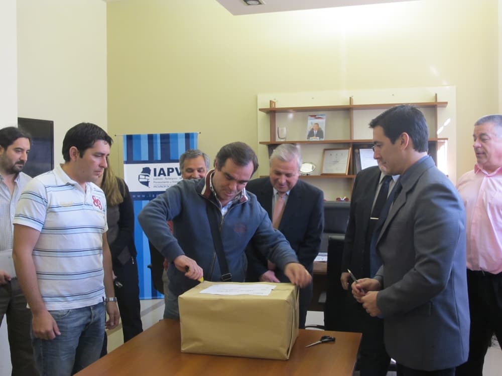 Con la apertura de sobres comenzó la licitación de viviendas para docentes