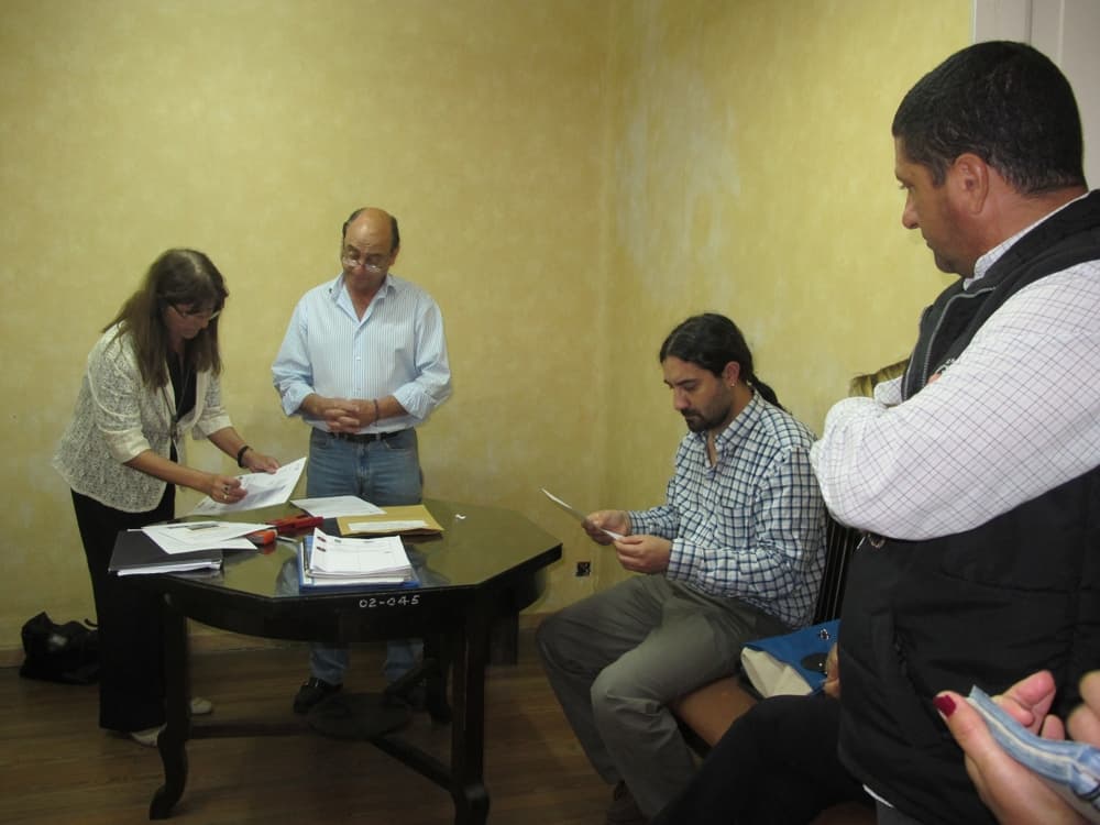 Apertura de sobres para la compra de lanchas para escuelas de Islas