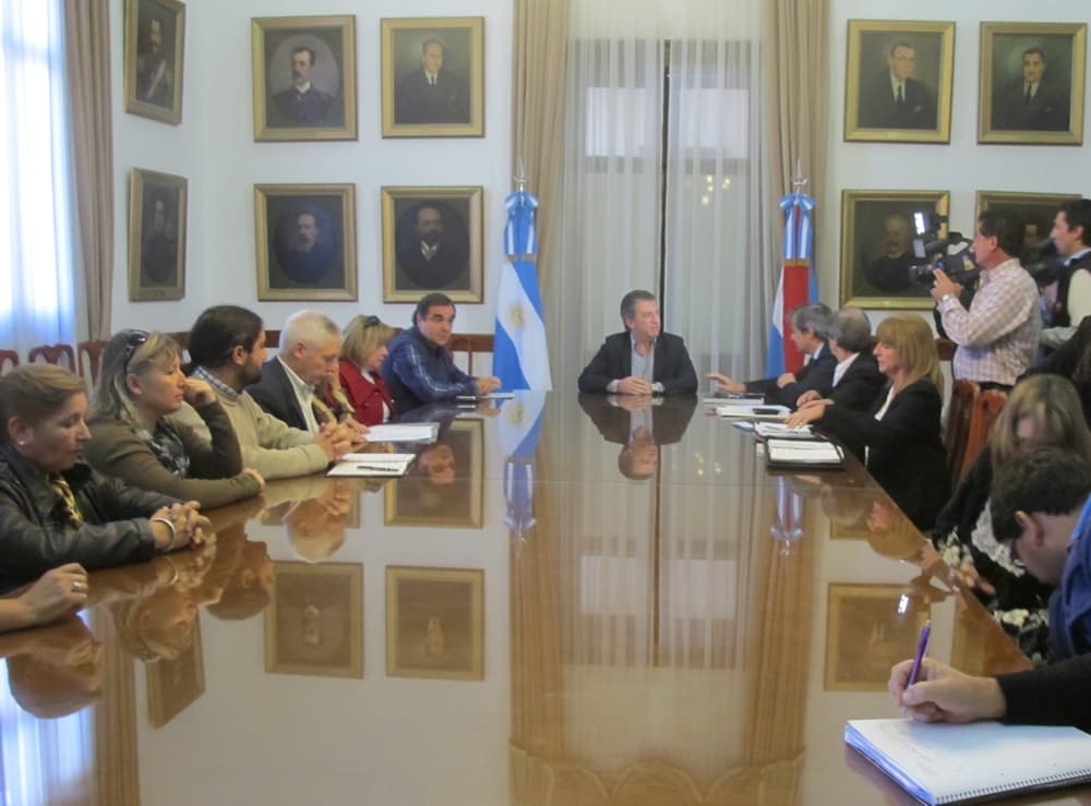 Agmer asistió junto al resto de sindicatos docentes a la convocatoria realizada por el Gobernador