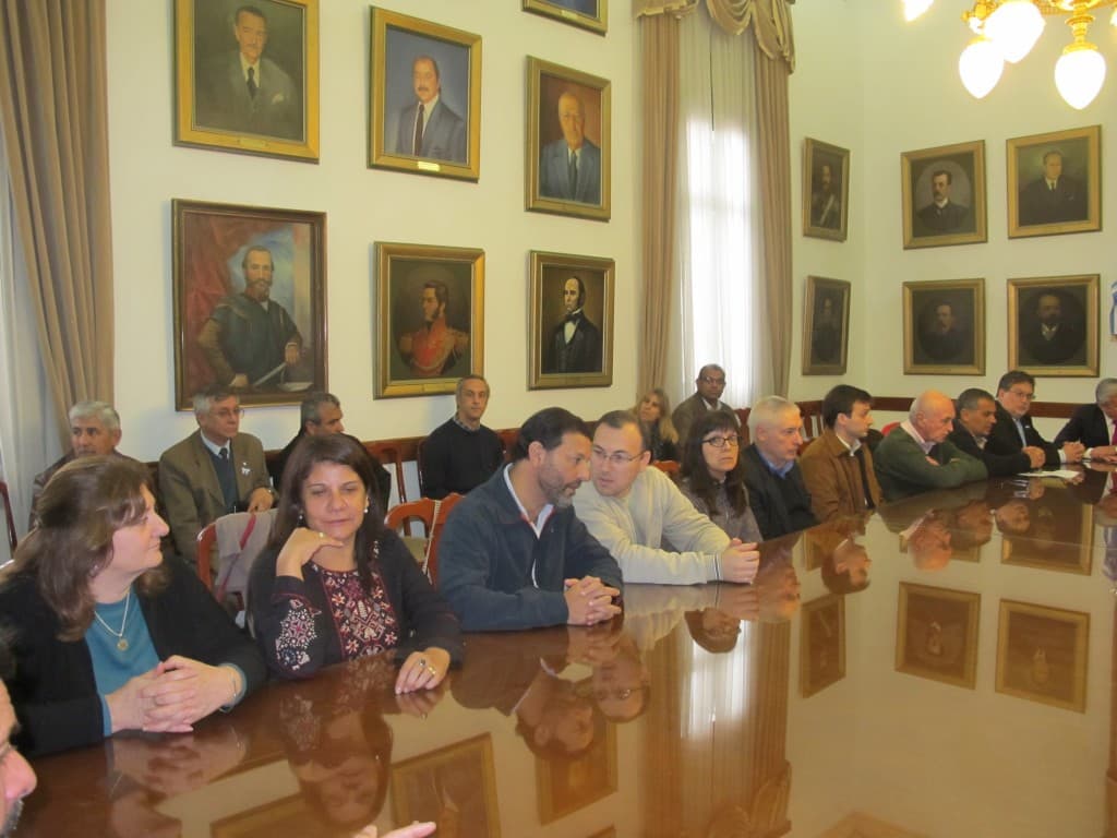 Se firmaron contratos de obra para otras 98 viviendas para docentes
