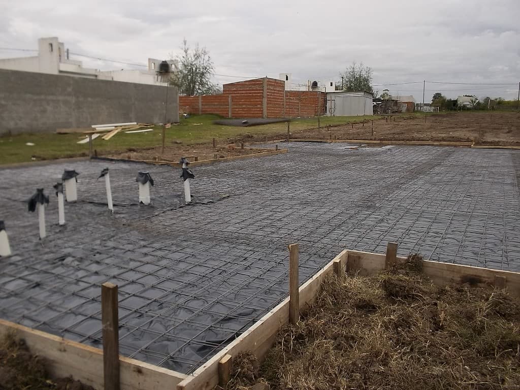 Comenzó la construcción de 16 viviendas para docentes en Larroque
