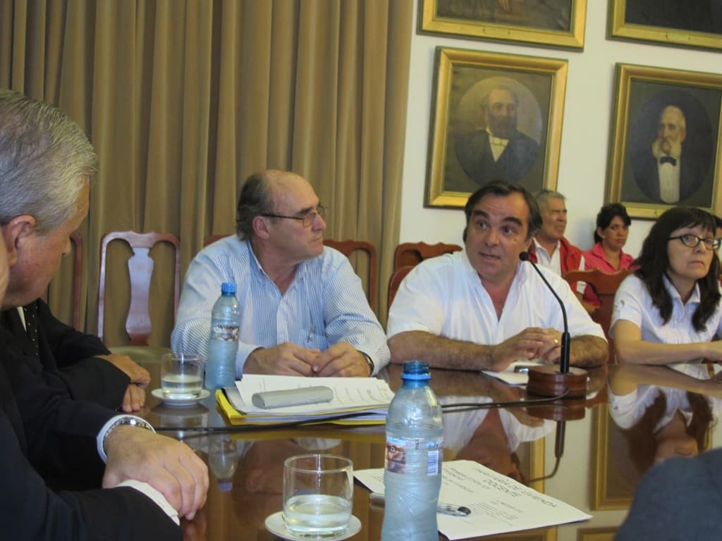 Se firmaron contratos de obra para otras 90 viviendas para docentes