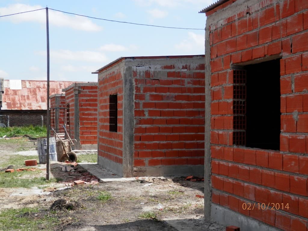 Avanzan las obras de viviendas para docentes en Feliciano