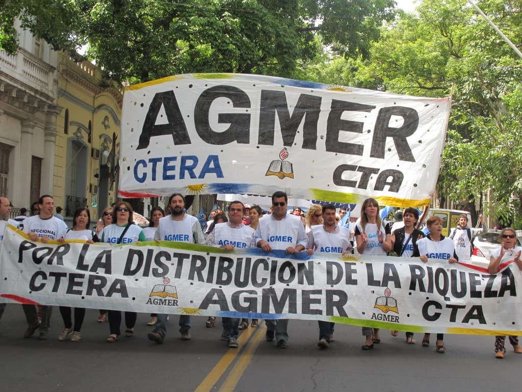 AGMER se movilizó en reclamo de aumento salarial