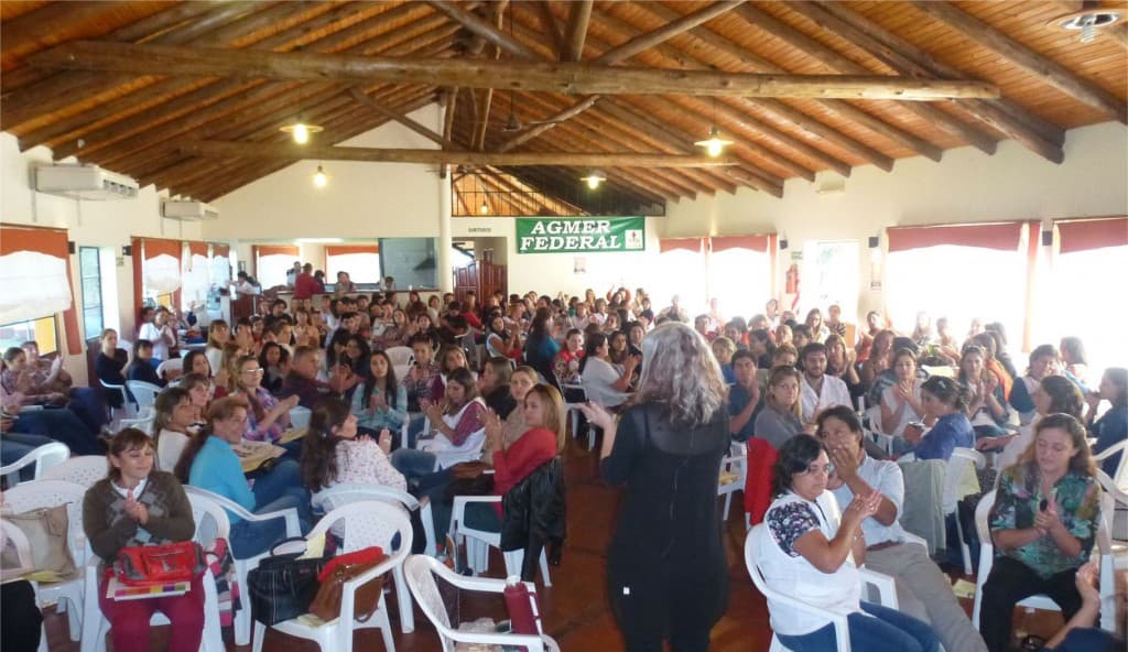 Se llevó a cabo en Federal la charla-taller sobre escuela secundaria a cargo de Sandra Nicastro
