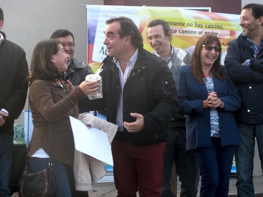 Se inauguró en Larroque el primer barrio de las mil viviendas acordadas en paritaria