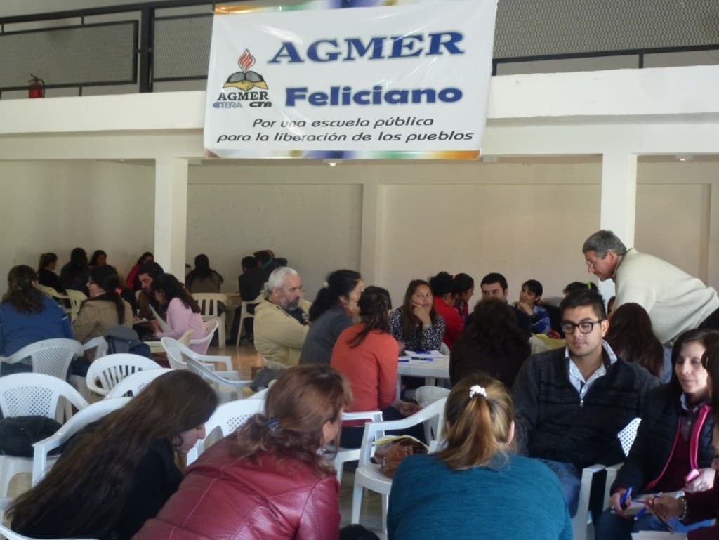 Se desarrolló en Feliciano la charla taller sobre “Perspectivas innovadoras de enseñanza secundaria”