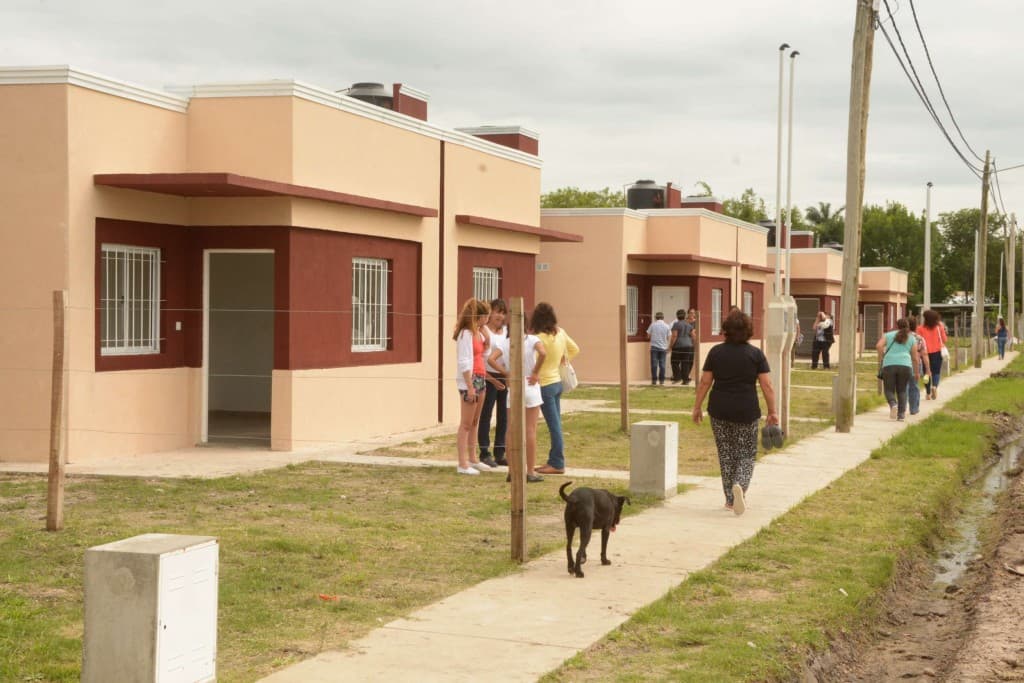 Se inauguraron viviendas de AGMER en Lucas González y San Jaime de la Frontera