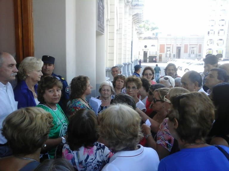 Jubilados movilizados por la modificación del cronograma de pagos