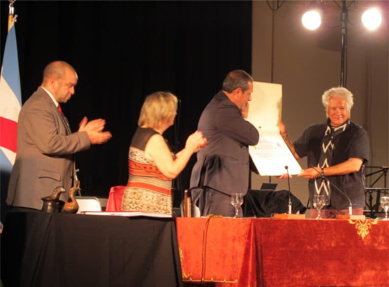 Miembros de la CDC de AGMER en la entrega del título Doctor Honoris Causa a Víctor Heredia