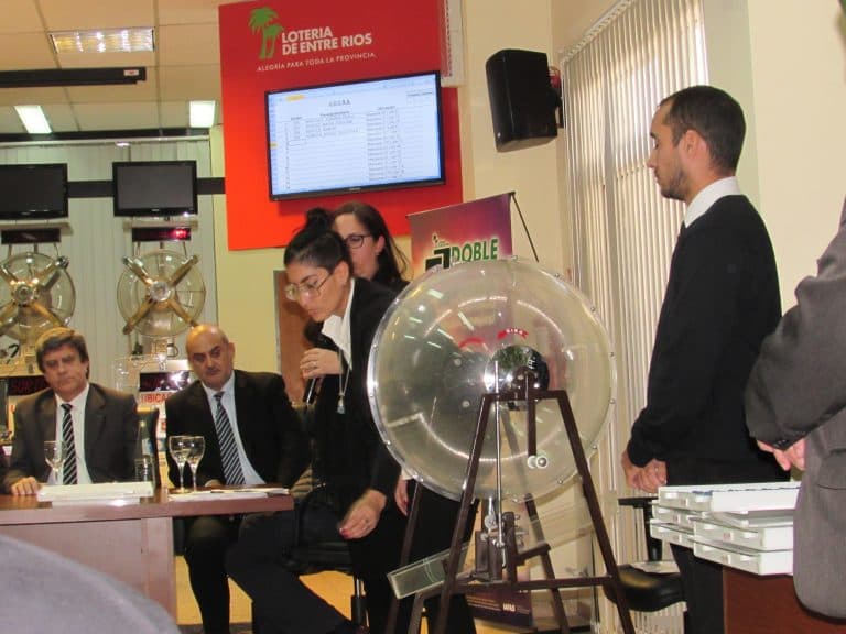 32 familias docentes de Concordia accedieron a su vivienda propia