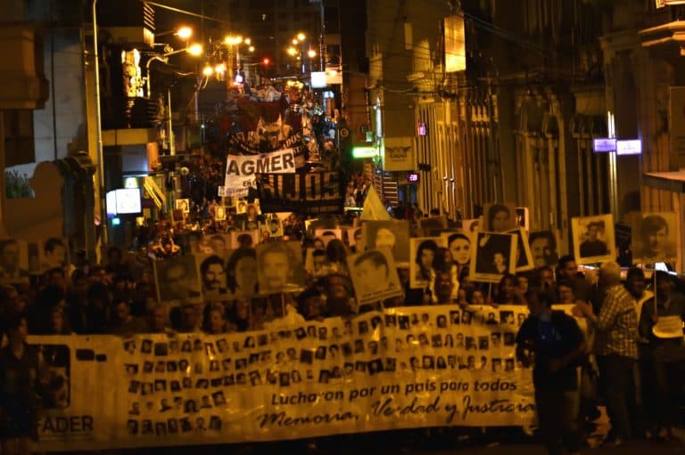 La Multisectorial de Derechos Humanos marchó a 42 años del golpe cívico militar
