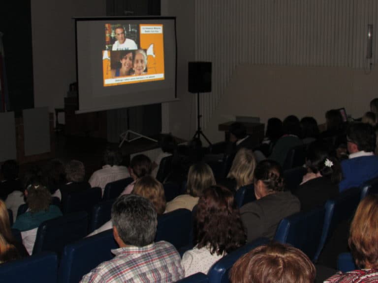 Charla-panel en el CGE, con la participación de Silvia Garnier