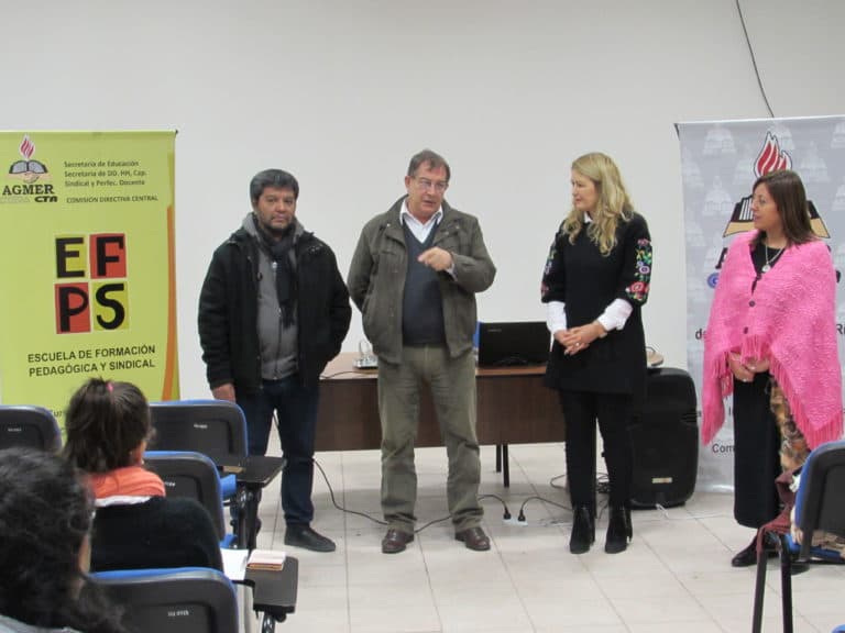 Convenio por formación de posgrado entre AGMER y la FHAyCS-UADER