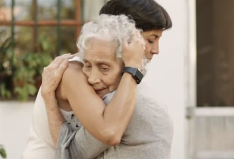 “Abuelas» publicó el spot ‘el abrazo postergado’