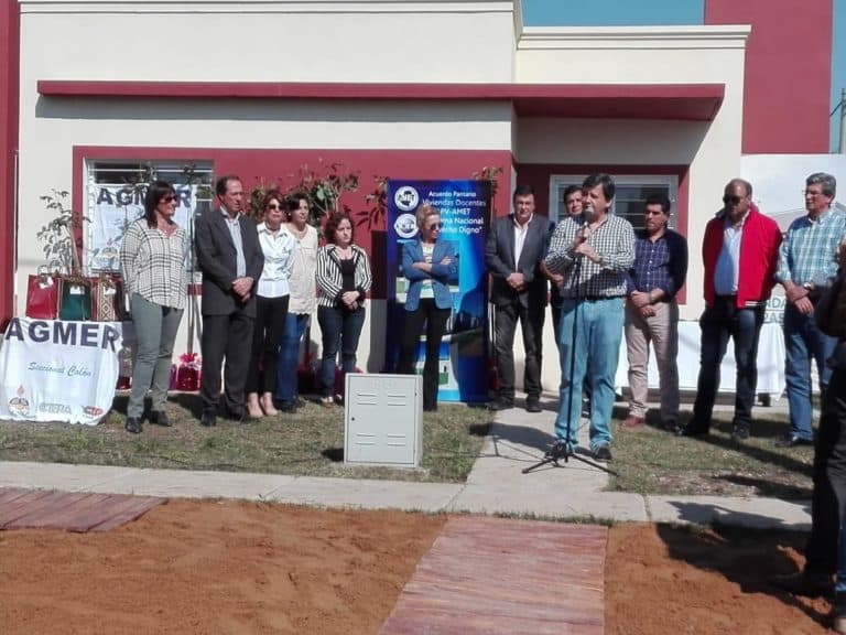 Se inauguraron viviendas para docentes en Colón