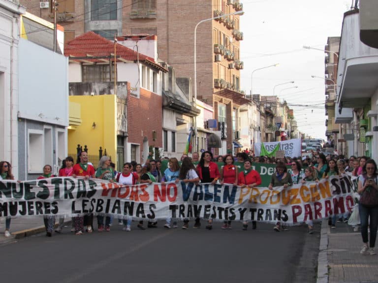 Una multitud se movilizó en el marco del 8M en Paraná