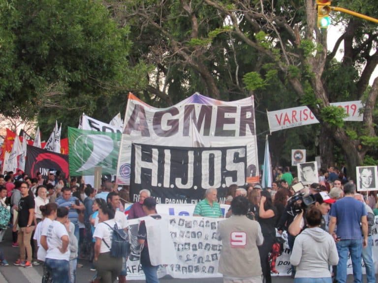 ¡Con memoria y en democracia!