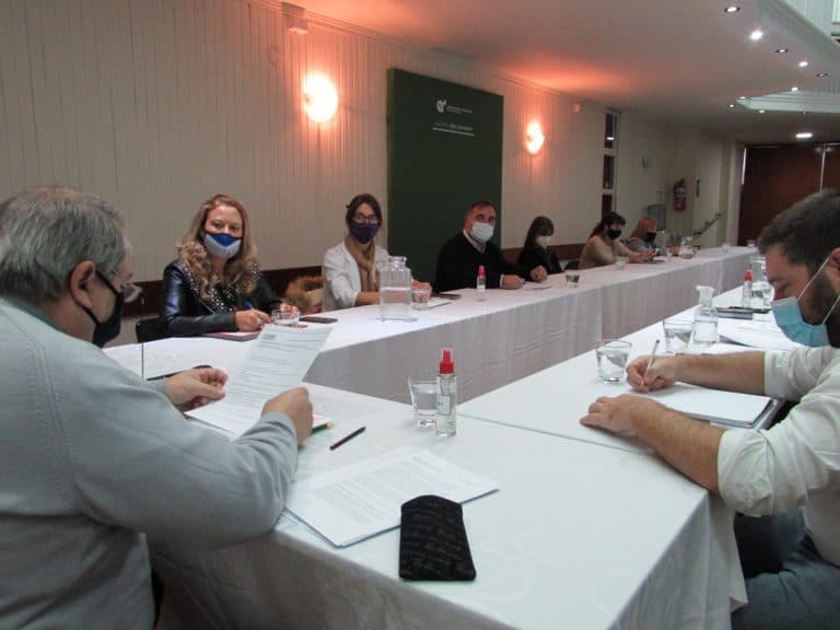 Continuidad de la Paritaria de Condiciones Laborales: AGMER planteó al CGE las demandas docentes