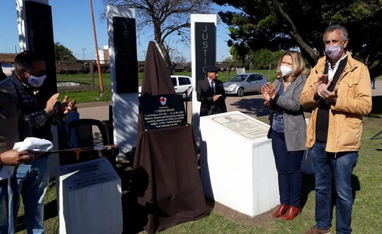 Con un acto homenaje se recordó al maestro Alfredo Bravo