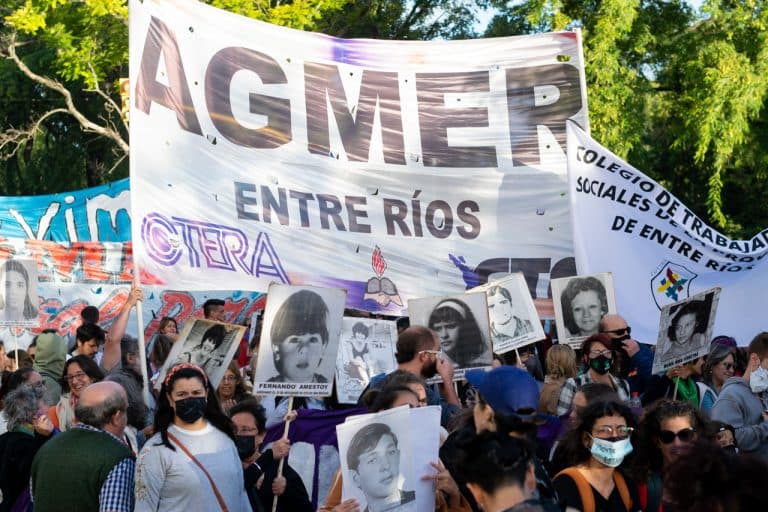 Contra el negacionismo y la impunidad; por Memoria, Verdad y Justicia, marchamos