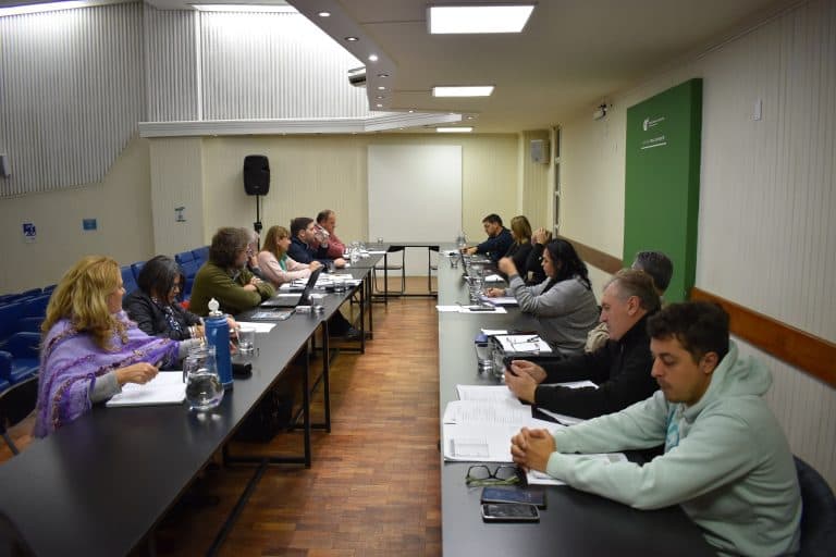 AGMER presentó 10 puntos de demandas en la Comisión de Infraestructura del CGE
