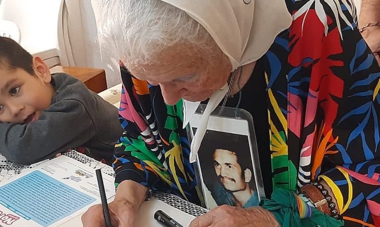 Norita estuvo en AGMER Colón donde se puso su nombre al Salón de la Memoria