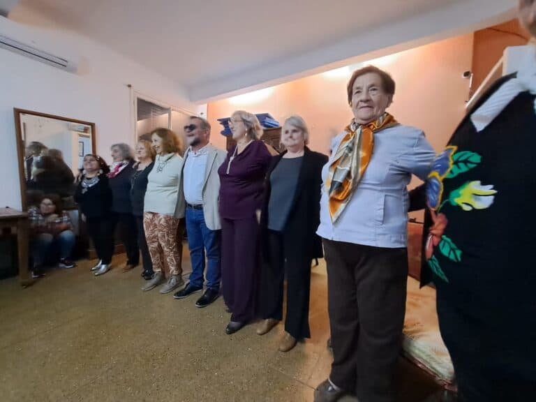 El grupo de teatro de la Secretaría de Jubilados de AGMER Gualeguay se presentó en el hogar de ancianos