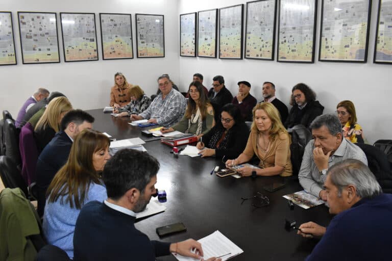 AGMER firmó acuerdos paritarios que garantizan estabilidad laboral y resguardos concursales para miles de docentes
