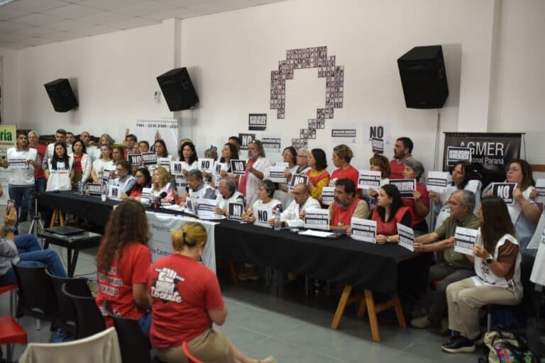 Conferencia de prensa y entrega de petitorio al gobierno