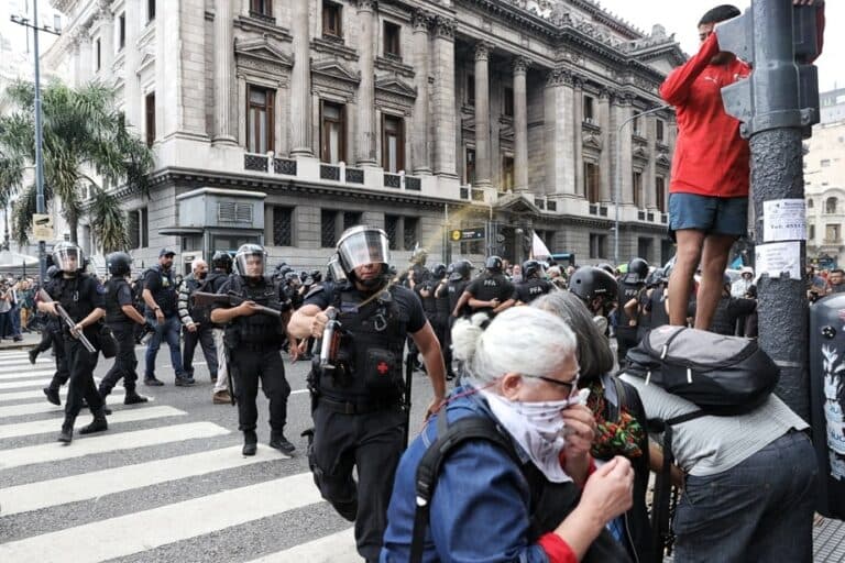 AGMER repudia la represión y exige el cese de la persecución a la protesta social