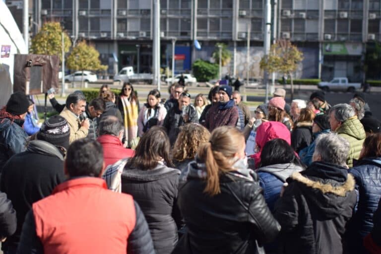 Continúa el acampe en defensa del IOSPER