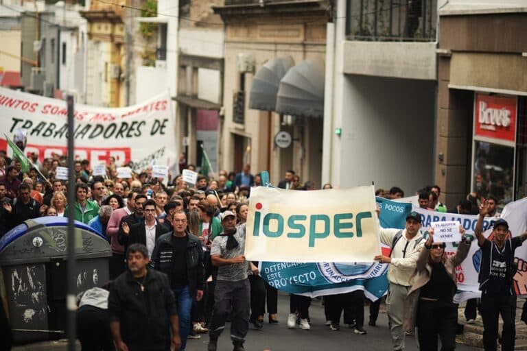 En la calle defendemos nuestro derecho a la salud pública y a una obra social solidaria
