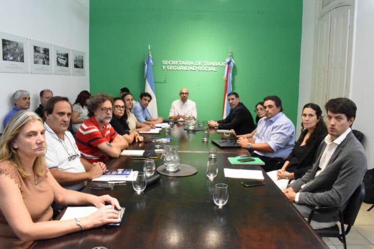 PARITARIA SALARIAL: Se rechazó la propuesta del Gobierno y los cuatro sindicatos convocan a paro docente para este martes