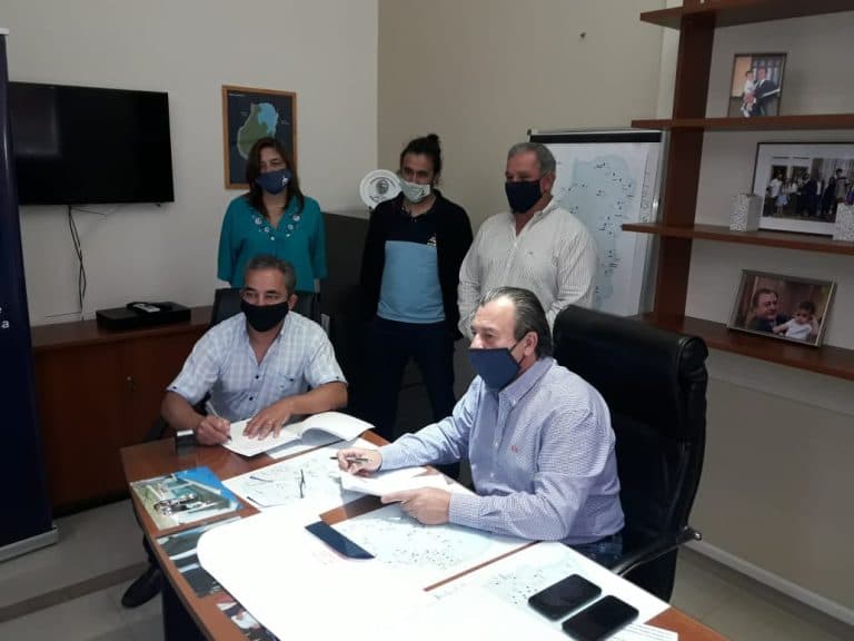 Firma de convenio para la construcción de 10 viviendas docentes en Islas del Ibicuy
