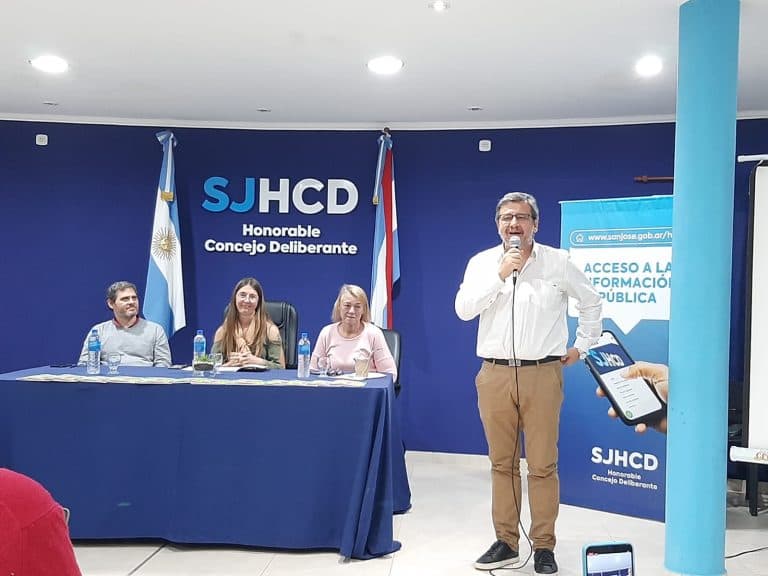 Se presentó en San José el libro que cuenta la historia del “Paren de fumigar las escuelas”