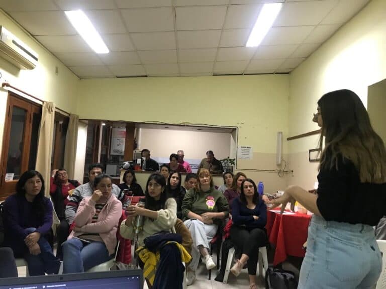 Taller sobre modos de actuación frente a casos de escuelas fumigadas, en Tala