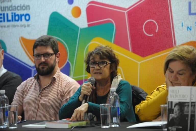 AGMER presente junto a CTERA en la presentación de dos nuevas publicaciones en el marco de la Feria del Libro