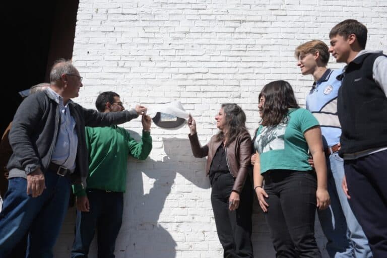 En el día de los derechos de las y los estudiantes secundarios, la Escuela Alberdi homenajeó al estudiante y maestro detenido desaparecido Elvio Bel